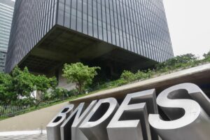 BNDES vai abrir concurso com 150 vagas  e salário de R$ 20 mil