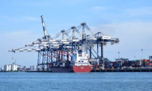 Balança comercial tem superávit de US$ 7,483 bilhões em março