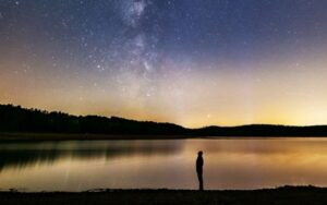 Céu de abril | Cometa e chuva de meteoros são destaques do mês