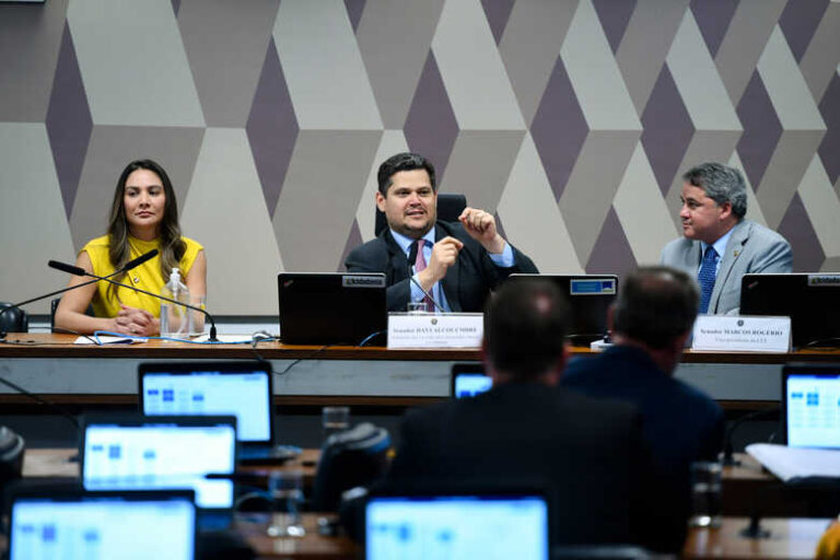 Comissão do Senado aprova PEC da autonomia da Polícia Científica