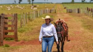 Confira a história da pecuarista que é uma das mulheres mais influente do agro no Brasil