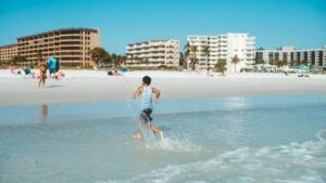 Conheça Sarasota, praia nos EUA com areia mais branca e fina do mundo