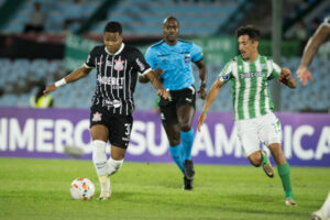 Corinthians não resiste pressão e empata com Racing