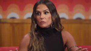 Deborah Secco recorda sexo com famosa: 'A mais gostosa que já transei'