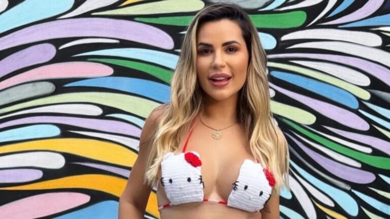 Deolane Bezerra surge de biquíni e mostra barriga trincada: ‘Um caldo’