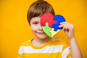 Deputados votam proposta para exame gratuito precoce de pacientes com autismo