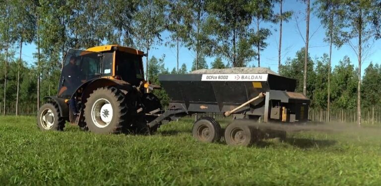Doação de fertilizantes em Minas tem adesão de 146 municípios