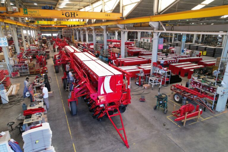 Fabricante argentina de máquinas agrícolas estreia no Brasil na Tecnoshow Comigo