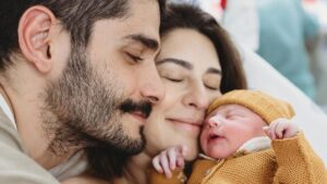 Fe Paes Leme 'veta' visitas após dar à luz: 'Fechada para balanço'