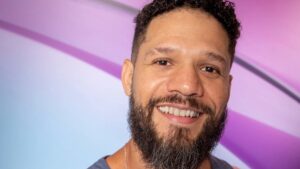 Juninho retoma trabalho como motoboy após fim do BBB 24: "Não é fácil"