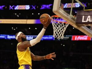 Lenda! LeBron James se torna o maior cestinha da história do basquete