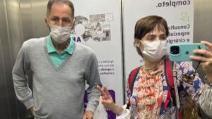 Letícia Colin diz que o pai teve alta e agradece apoio dos fãs