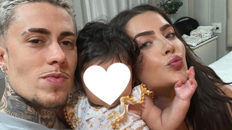 MC Daniel e Jade Picon posam com bebê e brincam: ‘Adotamos’