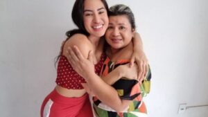 Mãe de Isabelle comemora beijo de filha com Matteus no BBB: "Príncipe"