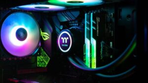 Memória RAM com RGB tem manchado backplate de GPUs