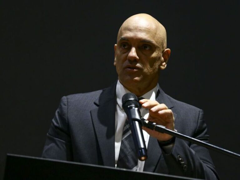 Ministro Alexandre de Moraes aparece "de surpresa" no Senado