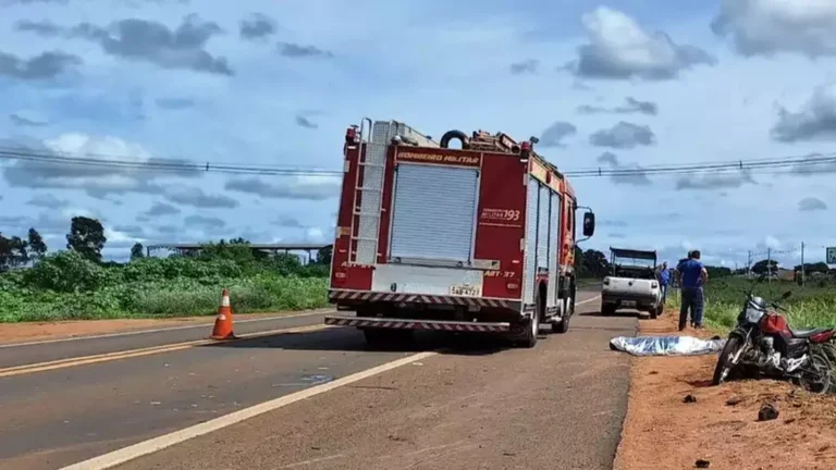 Motociclista morre ao ser atingido por picape em conversão proibida