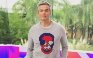 Otaviano Costa brinca com seguidores e anuncia volta do Vídeo Show