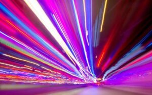 Partícula mais rápida que a luz pode explicar expansão do universo?