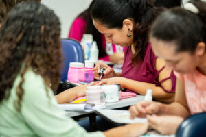 Prefeitura abre vagas para curso gratuito de Design de Sobrancelha, Manicure e Pedicure, no Bairro Tiradentes