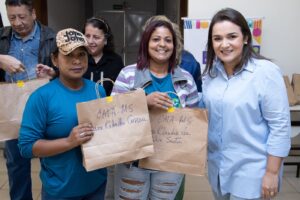 Prefeitura entrega kits de Equipamentos de Proteção Individual para catadores de materiais recicláveis que trabalham na UTR