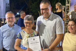 Prefeitura entrega mais 140 escrituras e garante um total de 1.800 até o fim do ano
