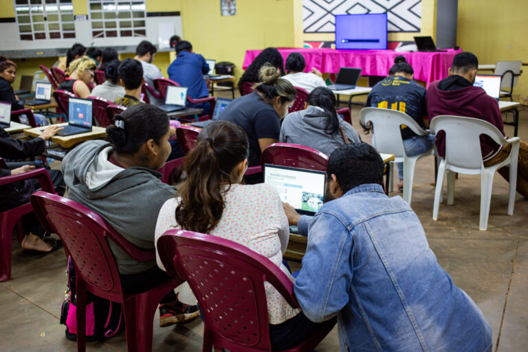 Prefeitura leva curso gratuito de Informática Básica para Aldeia Indígena Água Bonita