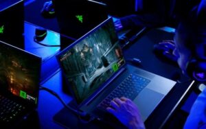 Razer Blade 18 chega com tela 4K 200Hz, RTX 4090 e Thunderbolt 5