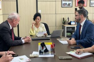 Semed busca parceria com o MEC para projeto de educação indígena