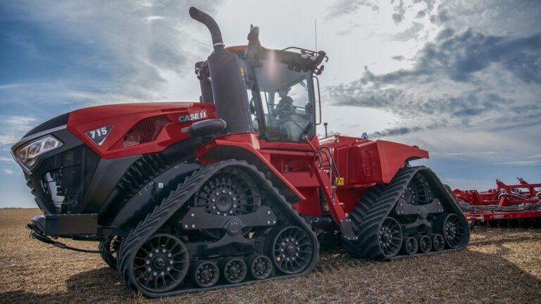 Trator gigante mais potente do mundo está na Agrishow