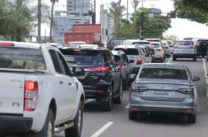 Veículos com placa final 1 e 2 devem se regularizar em abril