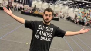 Vincent Martella bate 3 milhões de seguidores e agradece Brasil
