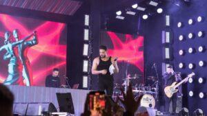 Wesley Safadão aquece a noite fria de sexta-feira com show lotado no CTN em SP