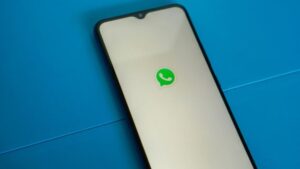 WhatsApp Beta ganha botão para encaminhar mensagem de vídeo