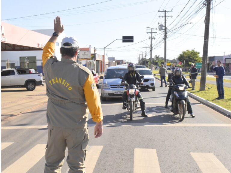 Agetran realiza ação de conscientização sobre segurança no trânsito na Av. Cafezais