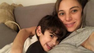 Atriz de Floribella perde filho de seis anos após incêndio em casa