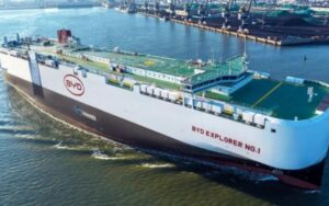 BYD traz 5.500 carros para o Brasil em navio gigante para driblar imposto