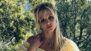 Britney Spears nega briga com namorado e explica polêmica em Hollywood