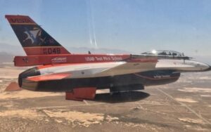 Caça F-16 comandado por IA vence combate aéreo contra humano