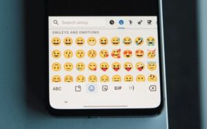 Como criar um emoji oficial | Saiba para onde enviar a sua sugestão