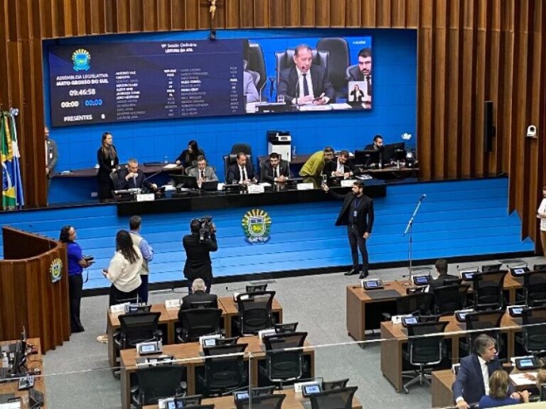 Deputados votam reajuste de servidores do Tribunal de Justiça, de Contas e Defensoria