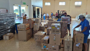 Entidades de Chapadão do Sul que estão unidas em prol do RS despacha a primeira carreta com donativos