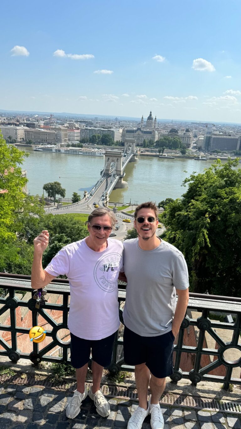 Fabio Porchat em viagem a Budapesque com o pai Reprodução/Instagram