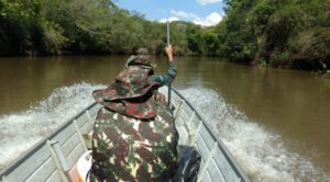 Homem é multado e tem apetrechos apreendidos por pesca ilegal no Rio Taquari