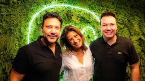 João Bosco e Vinícius assinam com a Warner Music