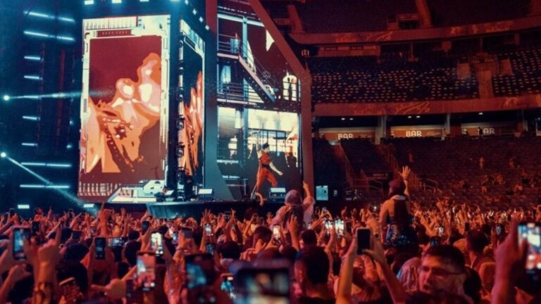 Luan Santana apresentou o seu festival debaixo de chuva e emocionou o público em Salvador