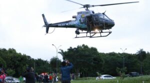 MS envia helicóptero e militares para ajudar resgates no RS