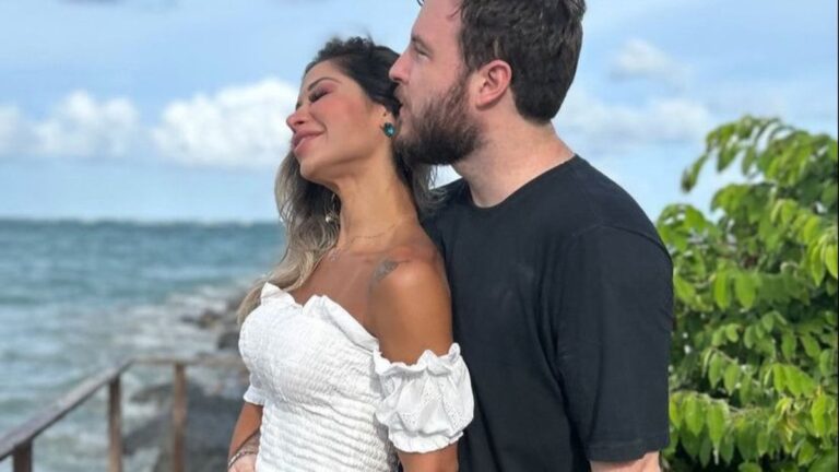 Maíra Cardi e Thiago Nigro falam de adoção durante viagem pela África