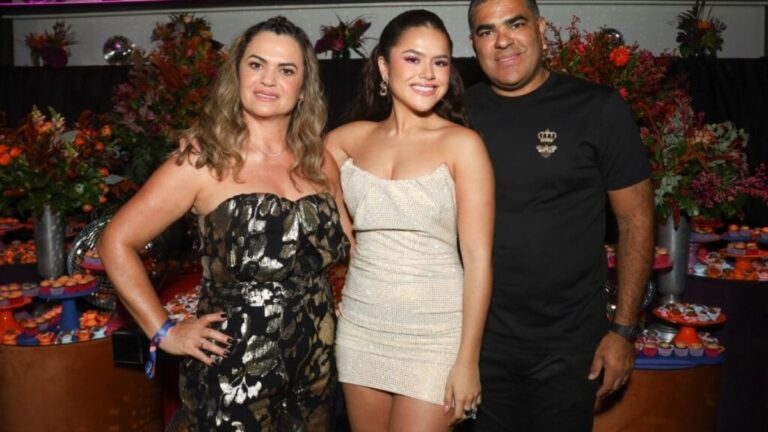 Maisa Silva antecipa comemorações de seu aniversário de 22 anos em festa animada entre amigos