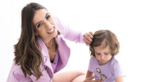 Mariana Vazquez reflete sobre "alegrias e dilemas" de ser mãe atípica